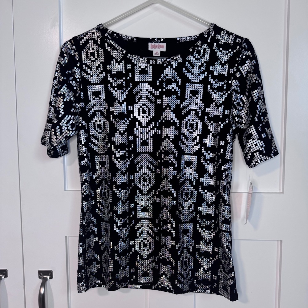 NWT LuLaRoe Elegant Gigi Black Shirt w/‎ Silver Sequin Print Women's Size Medium